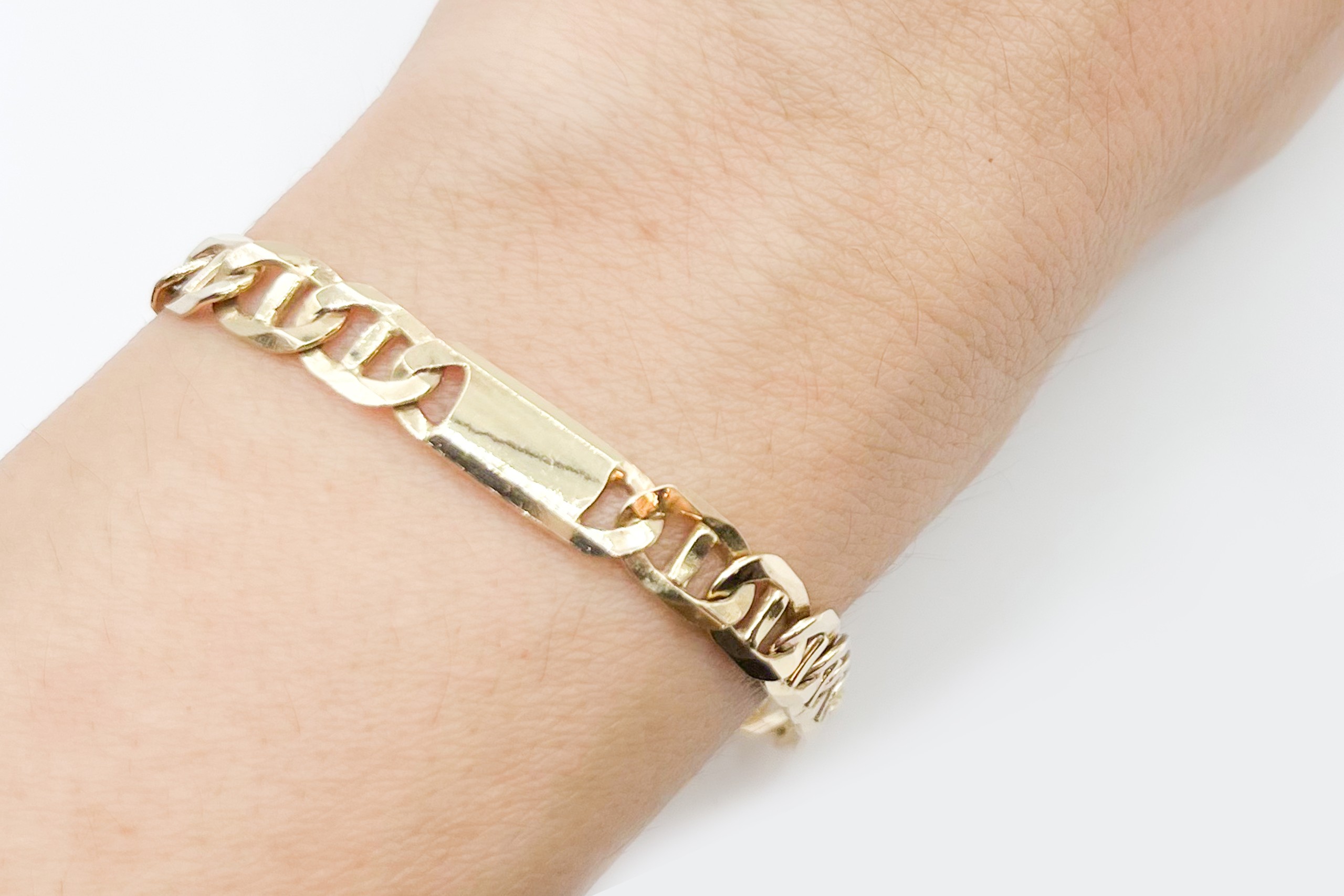 Pulsera tipo fígaro de oro de 18K