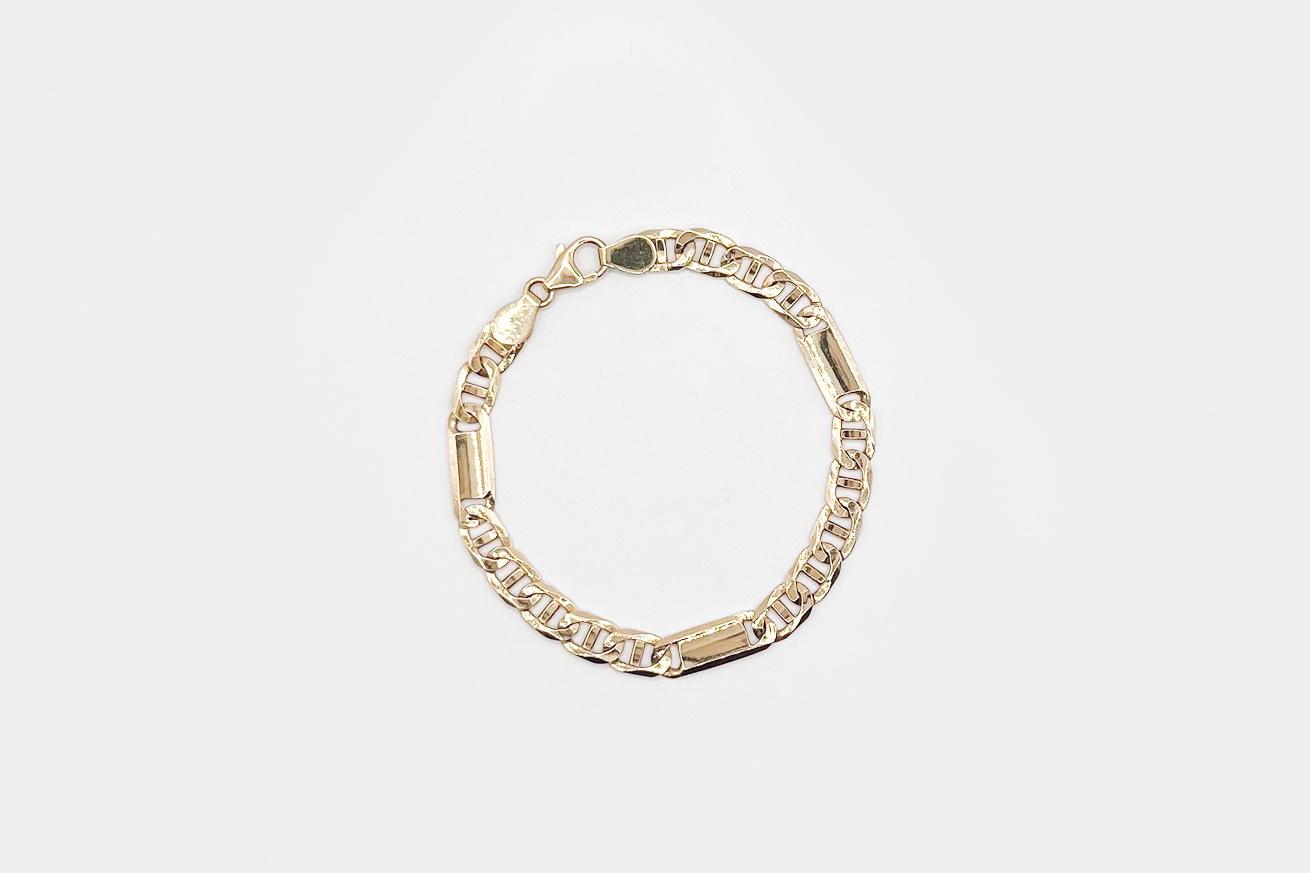 Pulsera tipo fígaro de oro de 18K