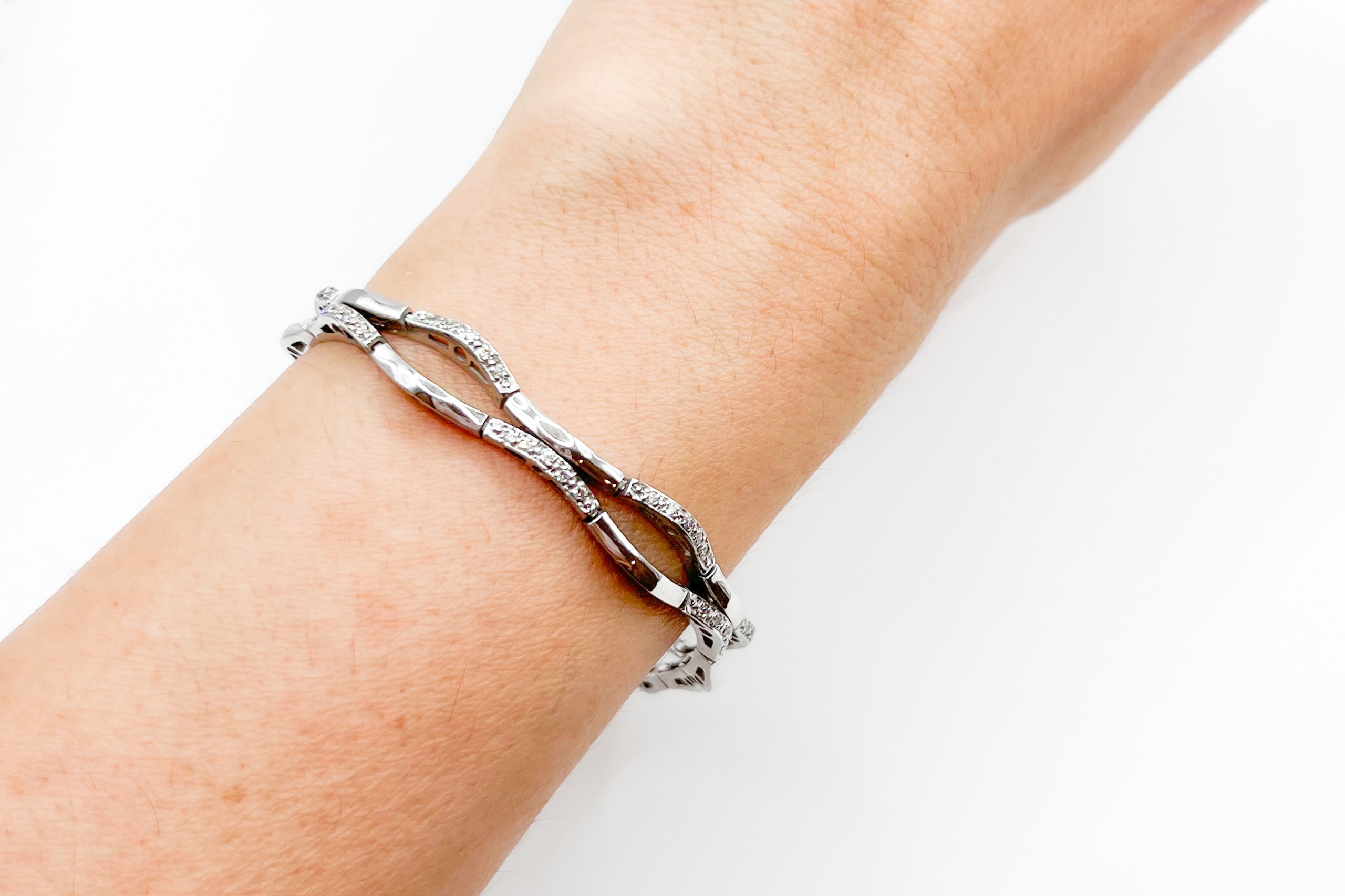 Pulsera tipo fantasía de oro blanco de 18K con diamantes