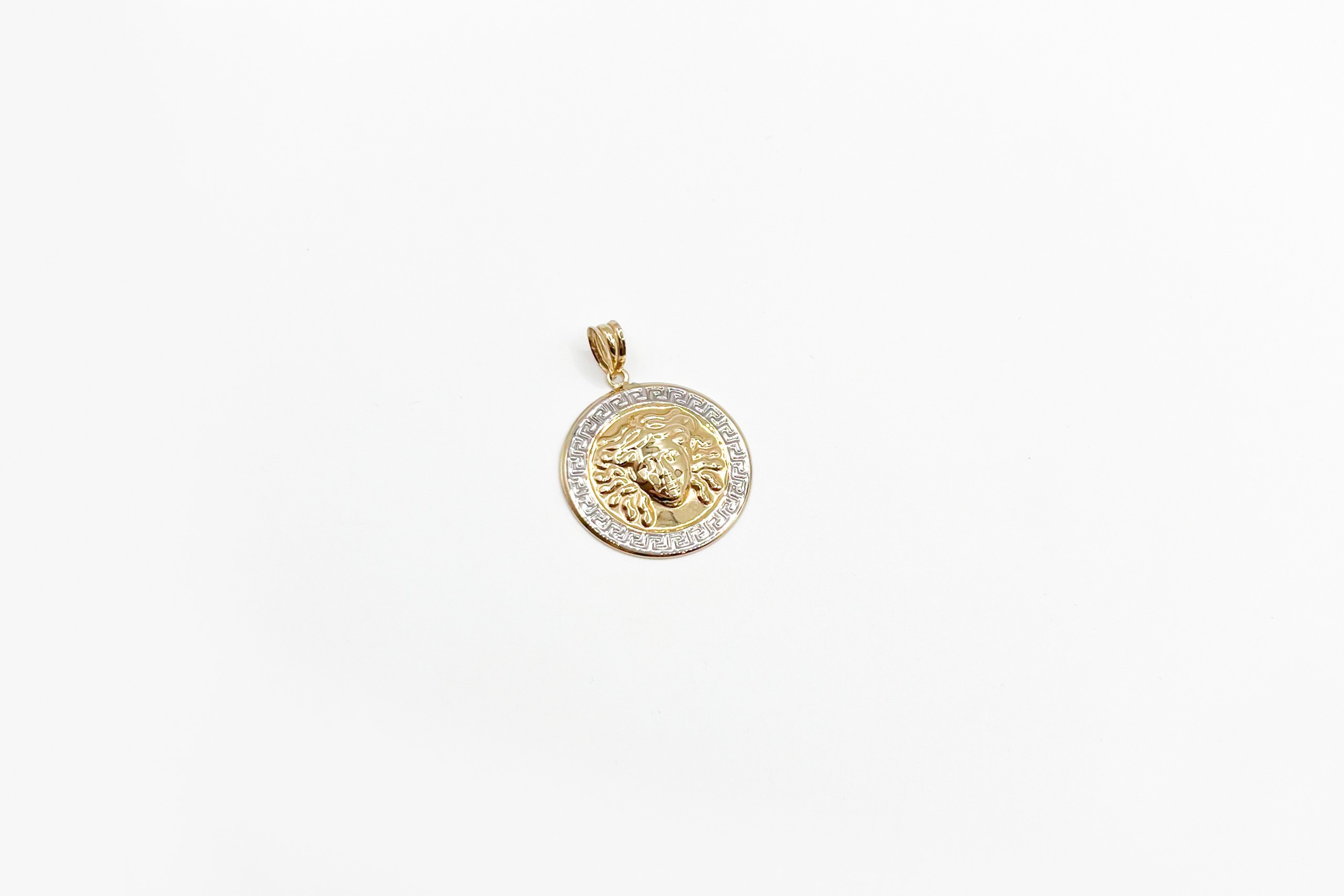 Colgante tipo medalla de oro de 18K