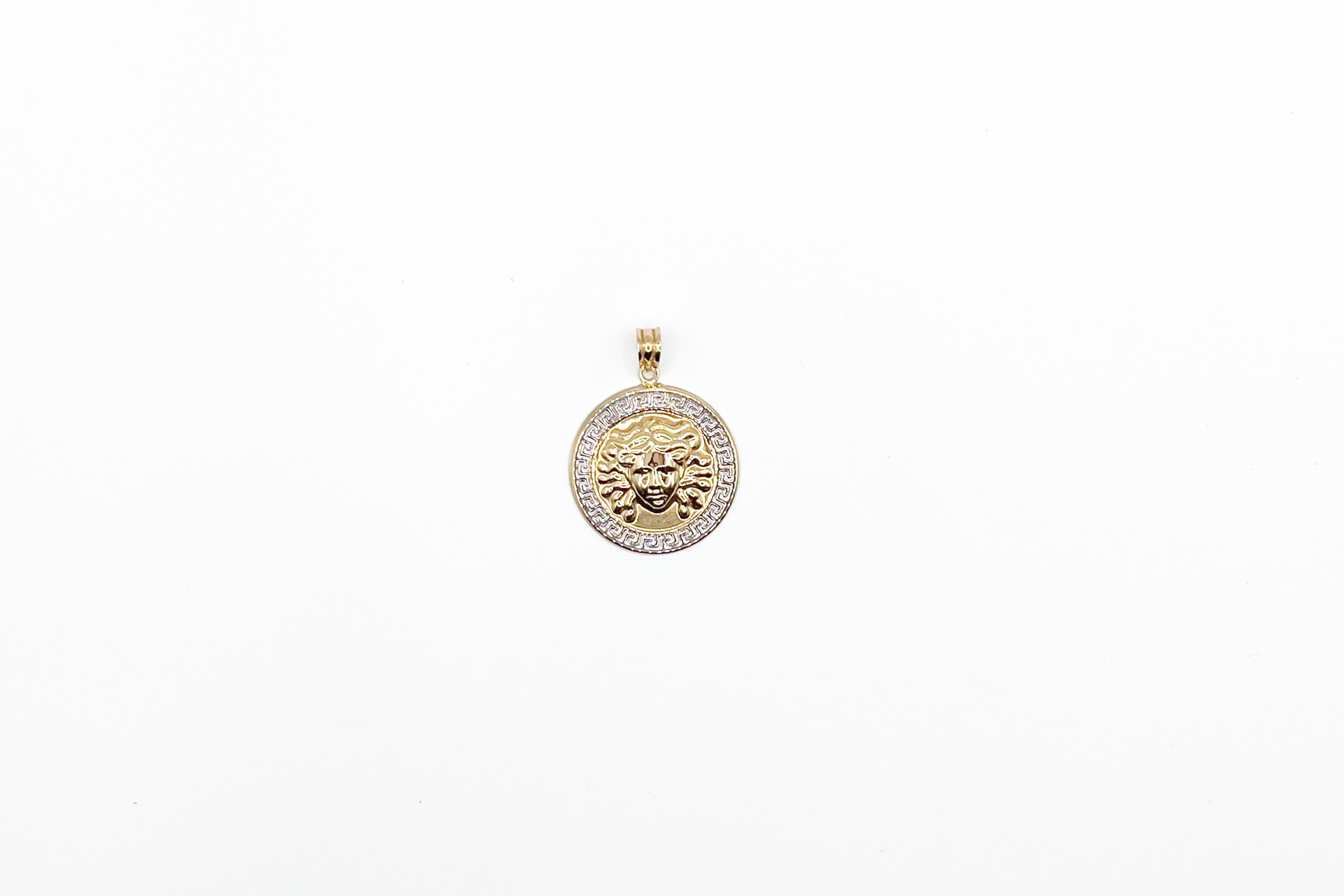 Colgante tipo medalla de oro de 18K